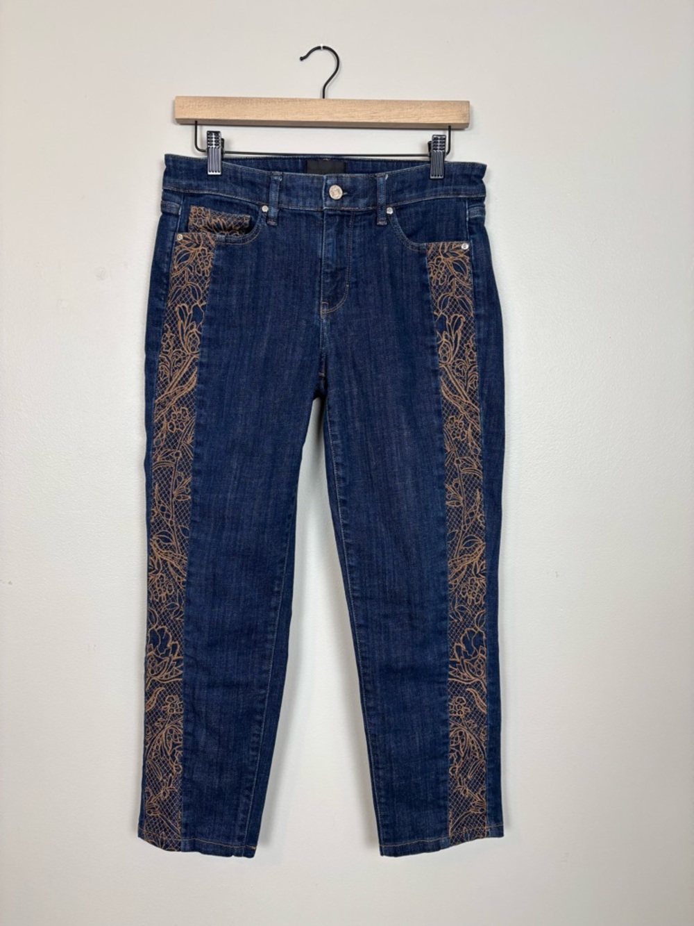 White House Black Market Jeans 4 Mid Rise Girlfriend Every Day Soft Embroidered